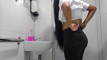 Preview 1 of Villege College Girl Sex Marathi - Camara amateur en el ba&ntilde_o de hospital graba enfermera latina culona sexy