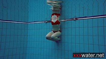 Preview 1 of Dasi Xxxvid0e - Bouncy booty underwater Katrin