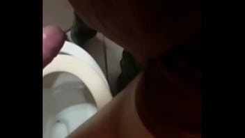 Preview 2 of Jyoti Sex Video Film - Cruising en los ba&ntilde_os de un centro comercial