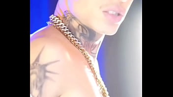 Preview 4 of Slave Shit Lesbian - CHAMEI MEU AMIGO H&Eacute_TERO SUPER DOTAD&Atilde_O PARA COMER UM CHURRASCO EM CASA E ELE ACABOU COMENDO MINHA MINA E EU