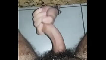 Preview 2 of The Arrimon - Jovem me faz m&atilde_o amiga no banheiro do shopping