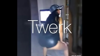 Preview 2 of Young Slave Creampie - culona bailando