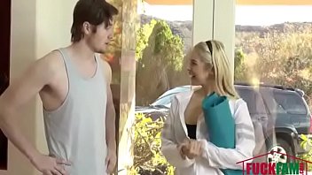 Preview 2 of Hotel Maid Suck My Dick - Fitness Trainer MILF Fucks Client For Free