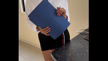 Preview 2 of Wrong Sex Anal - Asesora inmobiliaria NOVATA acepta follar con su cliente en la casa para hacer su primera venta