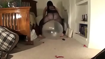 Preview 4 of Hd Tube Redhead - Galas balloon