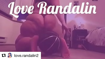 Preview 2 of Cleaning My Ass - Big ass love randalin - raylyn booty ass sentando na bola - sitting 2017 - (18)