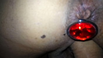 Preview 4 of Mommy Alone At Home - Esposa sentando com uma joia no cu