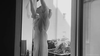 Preview 2 of Video Sixsi Xxx - Naked chubby woman hangs out laundry on the balcony for neighbors can watch