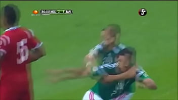 Preview 2 of Vrgin 18 - Raul Jimenez mete sus dedos en el culo del Chicharito