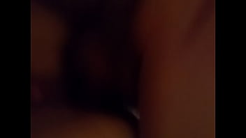 Preview 3 of Angie Noir Stepmom - Corno mete na esposa puta de quatro enquanto ela fala pelo whatsapp com o come