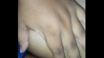 Preview 2 of Milf Giving Handjob - Un anal con mi Esposa arrecha