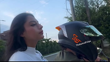 Preview 1 of Amelia Virgin - Chica Universitaria Cede F&aacute_cilmente folla y Enga&ntilde_a a Su Novio a Larga Distancia- SEXO CON DESCONOCIDO
