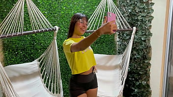 Preview 1 of Priyanka Chopra Sexy Photos Xxx - me cojo duro a mi peque&ntilde_a hermanastra latina mientras me pide que le tome unas sexy fotos 1pt