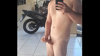 Preview 2 of The Soldier Mom - Mulherengo Gostoso se masturbando na garagem de casa