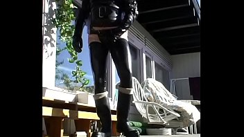 Preview 4 of Www Xvideo Dog Girl Com - Roxina2005HornyLatexBabeInTheSun280305.WMV