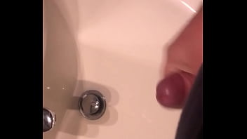 Preview 1 of Findnina Hartley Is Amazing - Erstes mal vor der cam wichsen mit multiple cumshots
