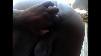 Preview 2 of Old Lady Hot Sex Son Young - CAMINHONEIRO NEGOSO FODE O CU COM O DEDO AI ROBERTO