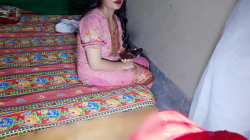 Preview 1 of Cuckold Hd Porn Movies - Landlord wants to fuck her tight pussy on exchange of rent. MAKAN MALIK NE KIRAYE K BADLE KYA MANG LIYA!