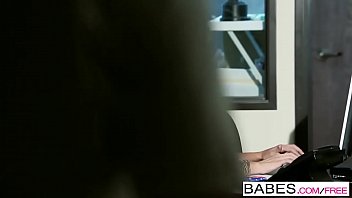 Preview 1 of Amateury Crapping - Babes - Office Obsession - (Ryan Driller Isabella De Santos) - Special Delivery