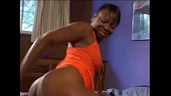 Preview 1 of Polaski Girls - Shake your Booty #1