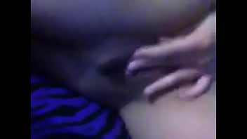 Preview 2 of Miss Bum - Se mete los dedos 2