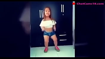 Preview 1 of Sisters Friendcaught - migdet dancing booty