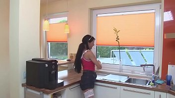 Preview 1 of Zori Az Kon Kardan - Teenvision - Verdorbene Fr&uuml_chtchen 1