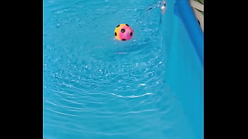 Preview 3 of Xcnx The - Ballon dans l&#039_eau