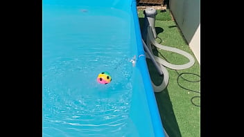 Preview 1 of Xcnx The - Ballon dans l&#039_eau