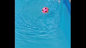 Preview 4 of Xcnx The - Ballon dans l&#039_eau