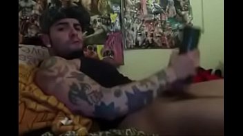 Preview 1 of Monster Hunt - Tatuado gozando