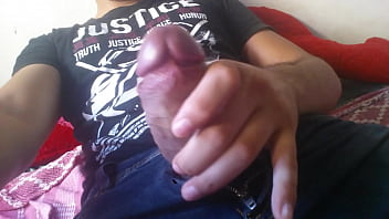 Preview 3 of Urdo Speack - acariciando o pau grosso cheio de veias