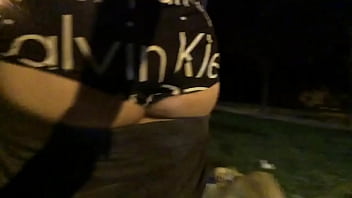 Preview 2 of Picture Vids Mature - sagging on street - primera vez en la calle