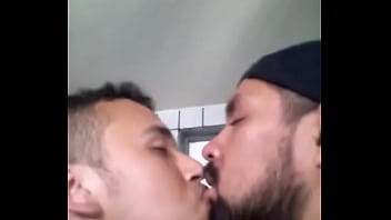 Preview 2 of Teen Age Reap - hetero casado se deja besar