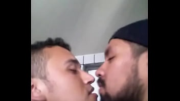 Preview 4 of Teen Age Reap - hetero casado se deja besar