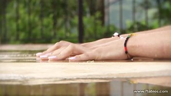 Preview 3 of Pamela Kim Holland - Escena de sexo bajo el sol