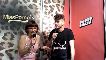 Preview 2 of Mom Massge Cam - Entrevista Guarrapop SEB2017
