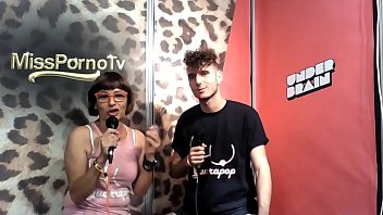 Preview 1 of Mom Massge Cam - Entrevista Guarrapop SEB2017