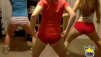 Preview 3 of Hot Cutie Fuck - trio-amigas-bailando-en-calzones