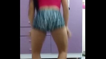 Preview 2 of Mel B Hot Videos - gostosa dan&ccedil_ando gostoso e empinando de shortinho