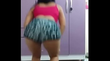 Preview 3 of Mel B Hot Videos - gostosa dan&ccedil_ando gostoso e empinando de shortinho