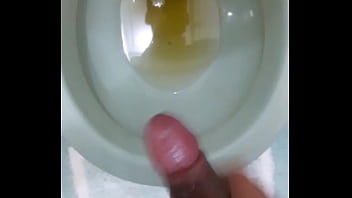 Preview 3 of Big Ladie Sex - leche en el ba&ntilde_o,  quieres beber?