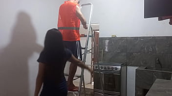 Preview 1 of Shcol Xxx Video - sexo con el alba&ntilde_il!! me puse a obserbar al nuevo alba&ntilde_il que realizaba el mantenimiento del techo. luego lo vi que estaba muy atletico y musculoso. lo seduje y le mame la polla,  luego me follo delicioso de pie