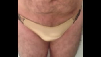 Preview 1 of Ibu Kos Mandi D Intip - Homem de calcinha1A5.MOV