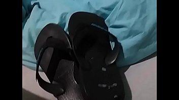 Preview 4 of Ghost Anal Rape - Se divertindo com as Havaianas e meias 2 parte