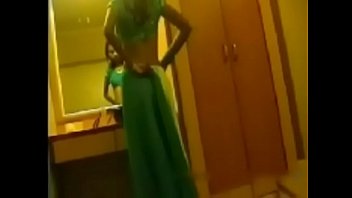 Preview 2 of Marvo Mom - xnidhicam.blogspot.com sex real leaked video whatsapp mms anal doggystyle choda
