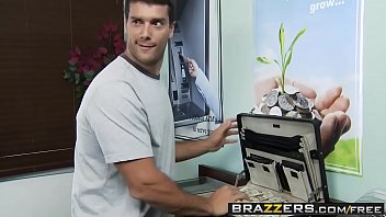 Preview 2 of Erna Schurer - Brazzers - Big Tits at Work - Yurizan Beltran Ramon - Deposit In Slut