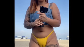 Preview 1 of Naked News Kylie Morgan - FIZ O CARA FICAR DE PAU DURO NA PRAIA