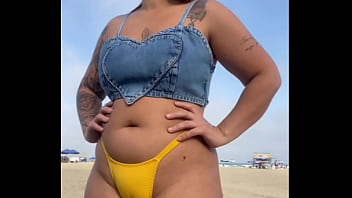 Preview 4 of Naked News Kylie Morgan - FIZ O CARA FICAR DE PAU DURO NA PRAIA