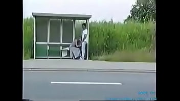 Preview 4 of American Xnnx - Ganhando mamada enquanto espera o onibus